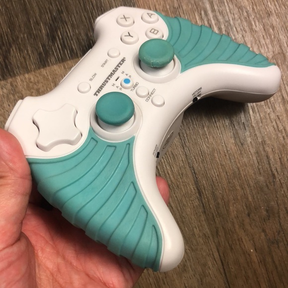 Thrustmaster T-Wireless Controller For For Wii 2E - Picture 3 of 6